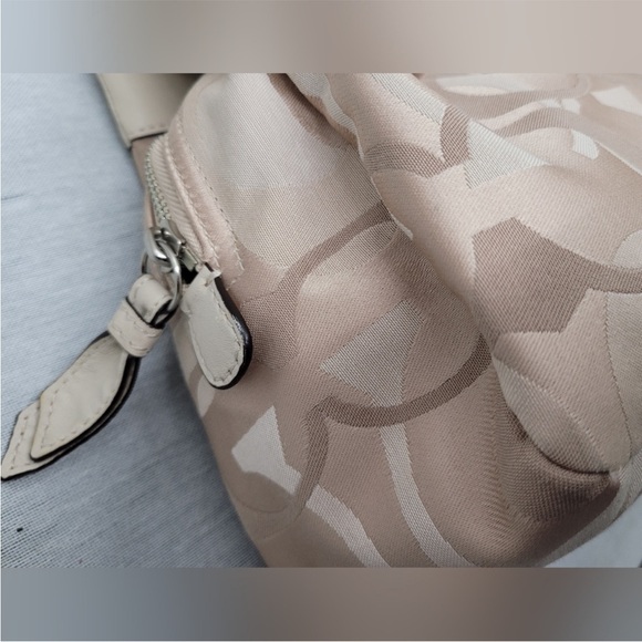 EUC Coach Signature Lexi Purse Cream/Tan - Picture 12 of 16